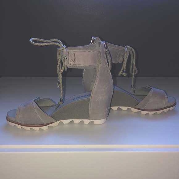 Sorel - Joanie Wedge Sandal Ankle Lace with Velcro strap- 8 NWT gray - Picture 4 of 7